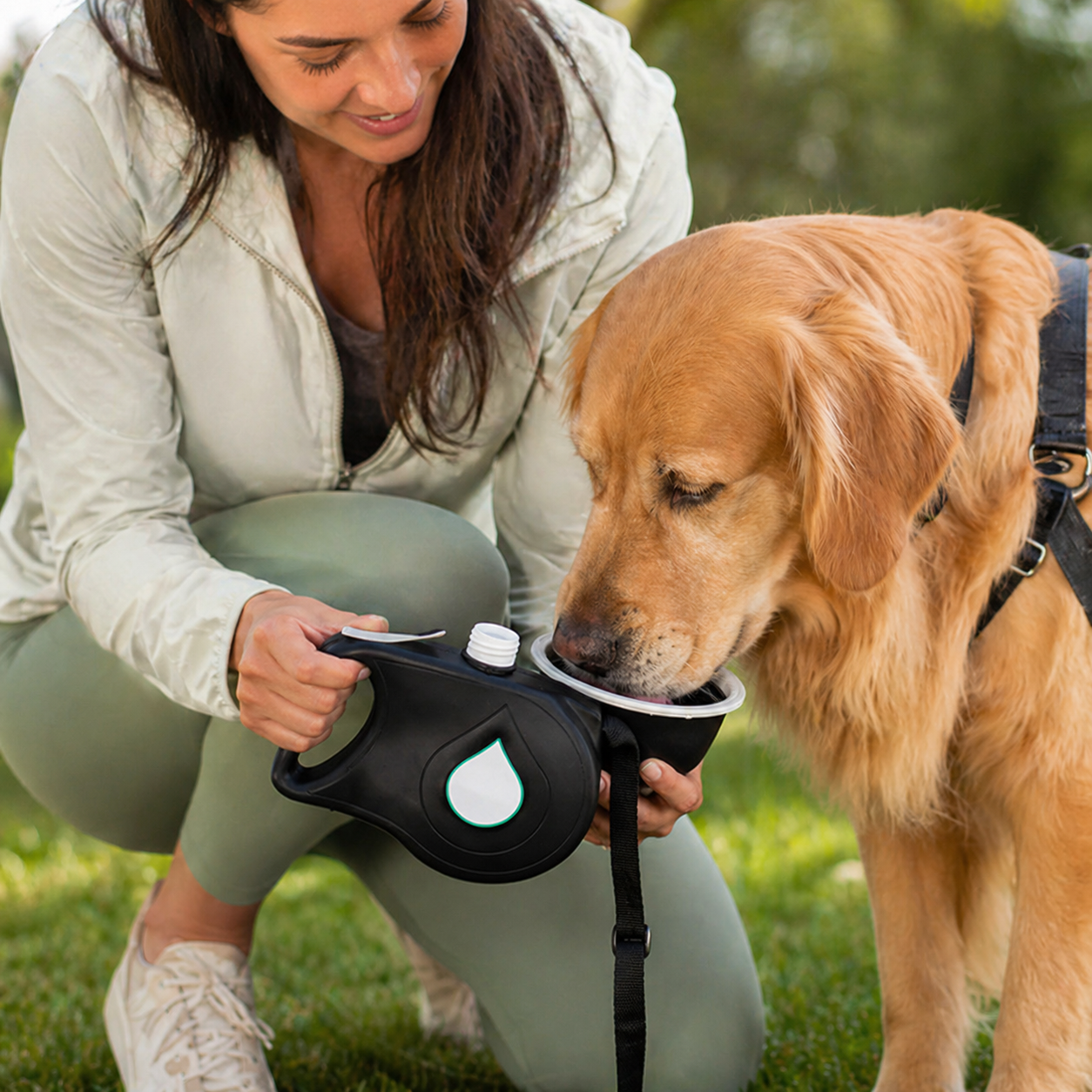 ScritchPets Retractable Dog Leash with Water Bottle