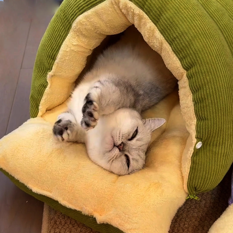 ScritchPets Closed Off Winter Cat Bed